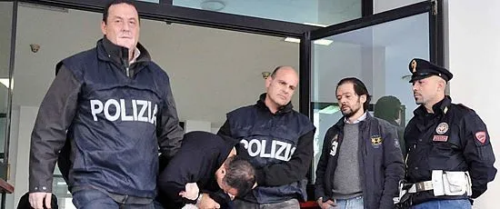 Mafia rumena, scoperto arsenale di armi a Torino