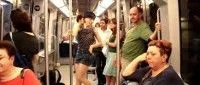 Torino, in metropolitana si esibisce ballerina di Swing