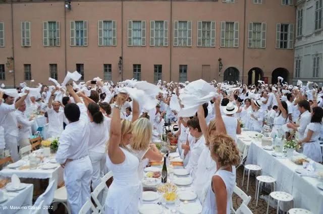 La Cena in Bianco, a Torino il flash mob più elegante e raffinato