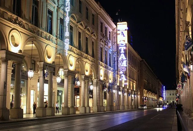 Assalto al centro di Torino per lo shopping e gli eventi, Via Roma chiusa al traffico