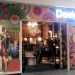 Seminaked party a Torino con Desigual, la lunga coda per l’evento dei saldi