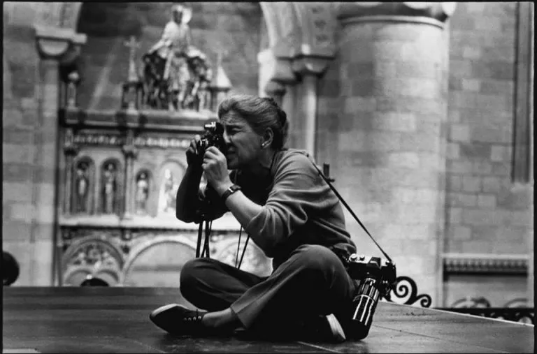 Retrospettiva Eve Arnold a Palazzo Madama, la migrante che fotografò Monroe e Kennedy