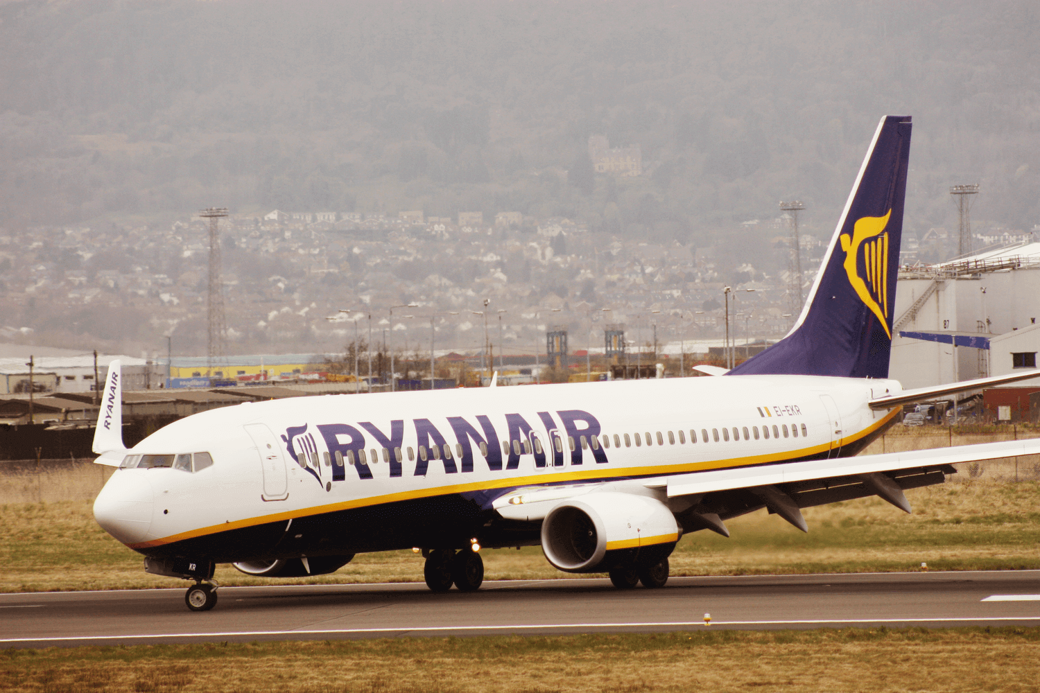 velivolo sulla pista ryanair