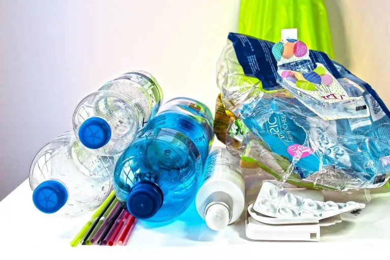 Biglietti per i mezzi pubblici in cambio di bottiglie di plastica: l’iniziativa del Comune di Torino