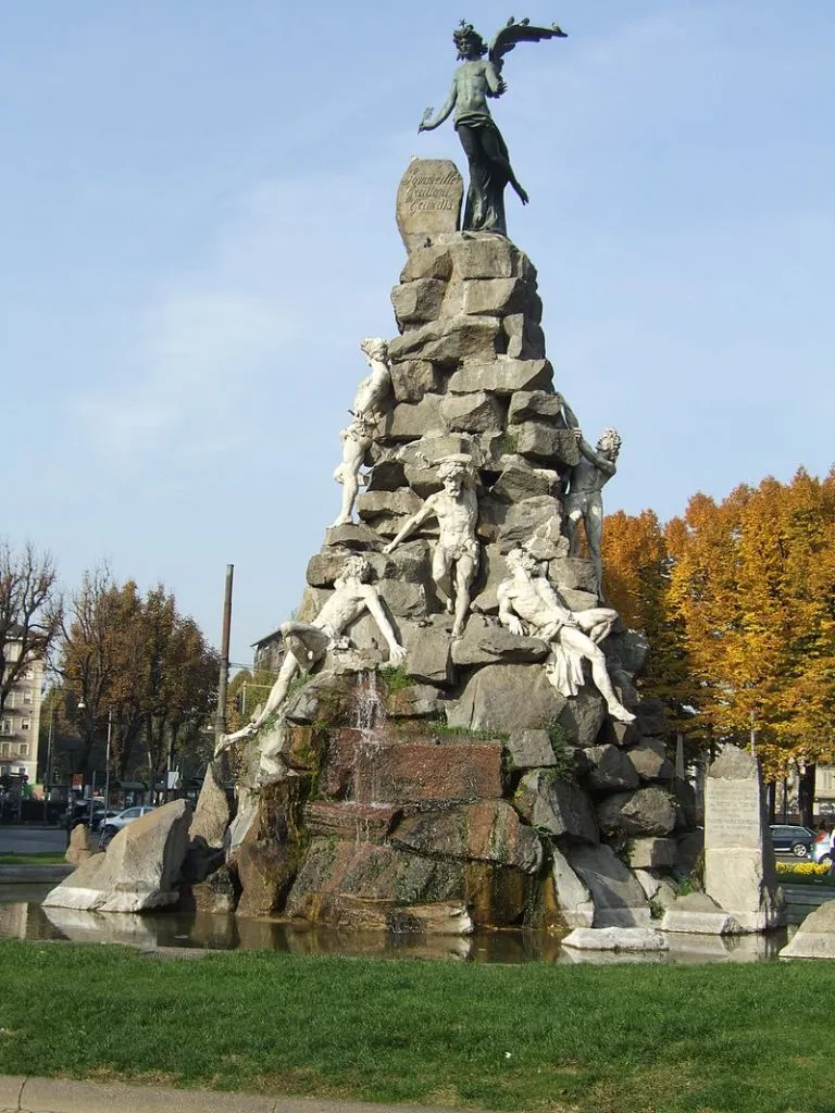 Piazza Statuto: la leggenda del cuore nero di Torino