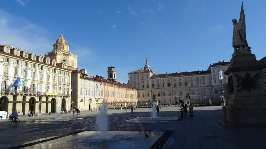 Commercianti contro il corteo nazionale no green pass: fuori dal centro di Torino