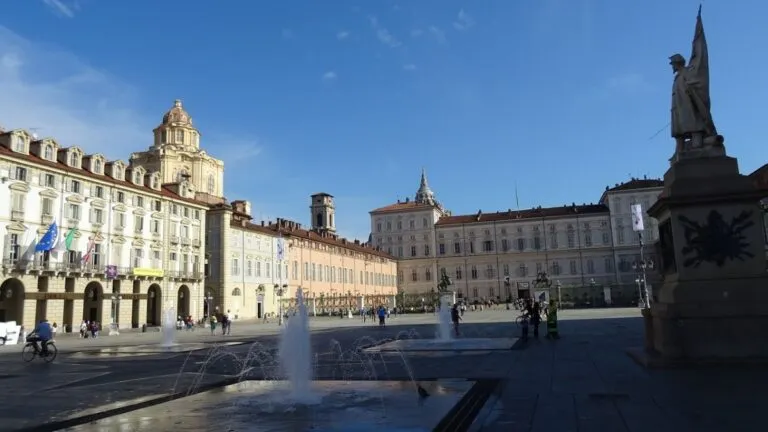 Commercianti contro il corteo nazionale no green pass: fuori dal centro di Torino