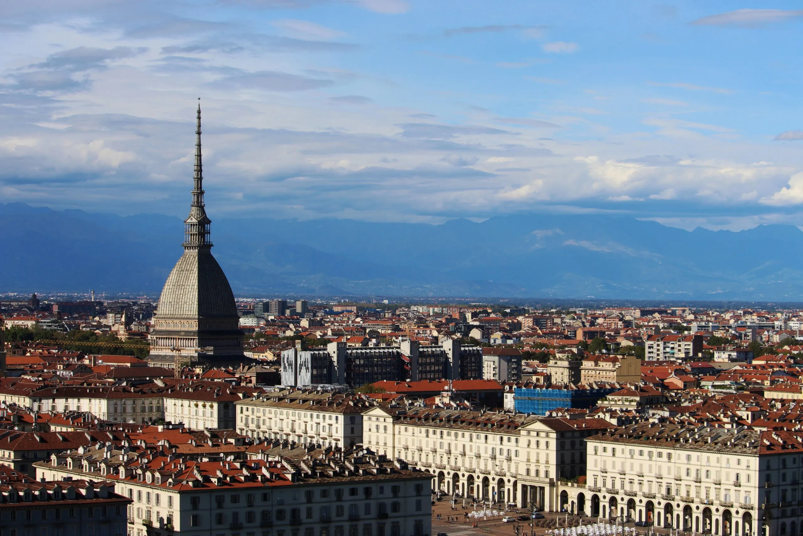 L’ESTATE DI TORINO 2022: TRA BOOM DI TURISTI E SERRANDE CHIUSE PER FERIE