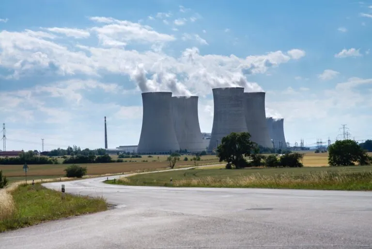 Investire nell’energia nucleare contro il cambiamento climatico: pro e contro