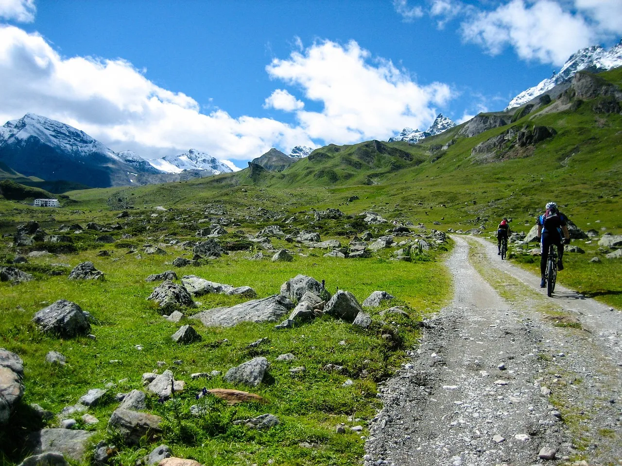 Non solo sci: ecco il piano del Piemonte per un turismo di montagna che duri tutto l’anno