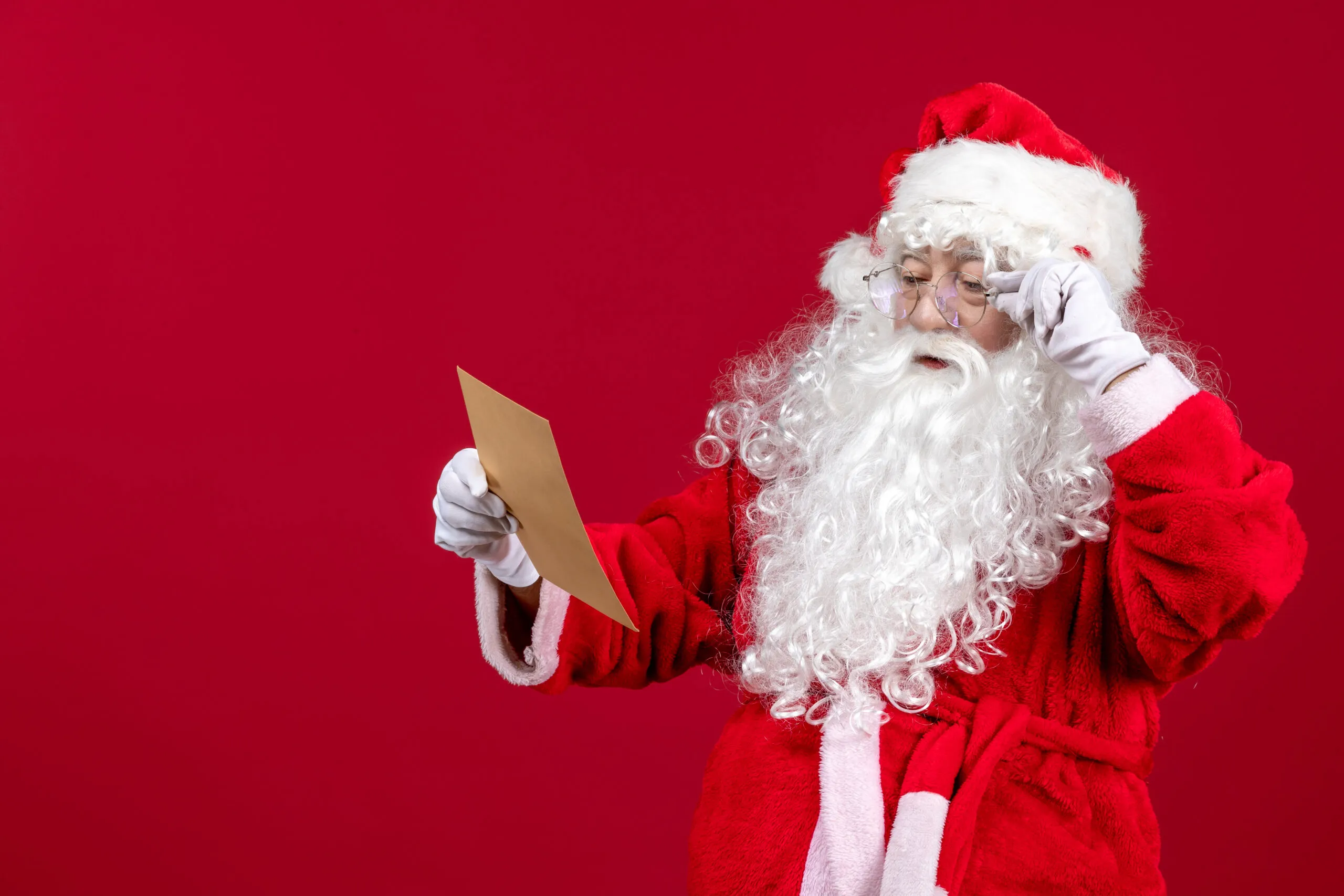 Il raduno dei Babbi Natale davanti all’ospedale Regina Margherita: Piazza Polonia si trasforma in Piazza Lapponia