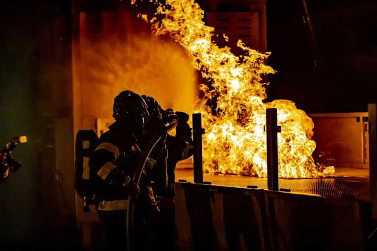 Due incendi a Rivoli nel giro di poche ore: indagano i carabinieri