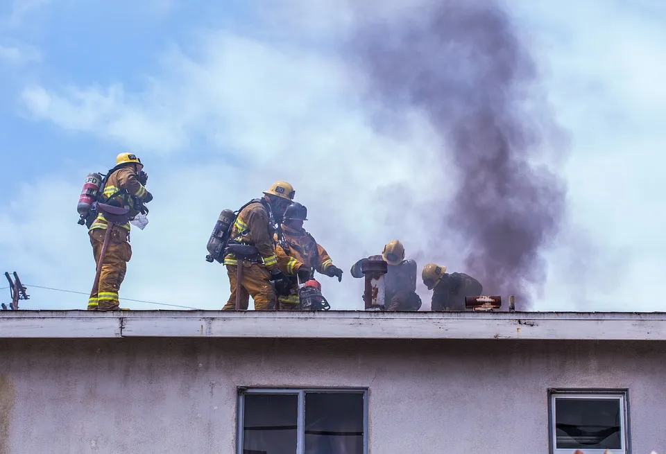 Incendio a San Mauro Torinese: due persone intossicate