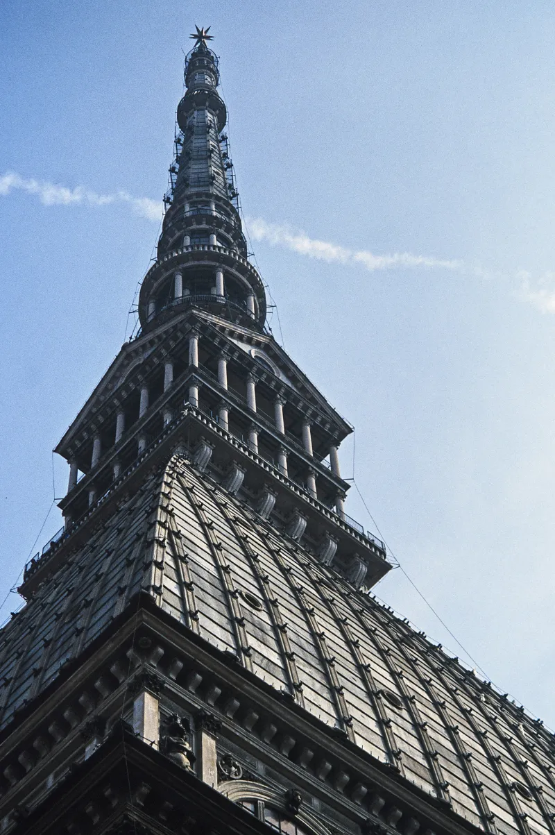 La Mole Antonelliana al buio per l’Ucraina