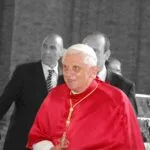 Benedetto XVI: preoccupa la salute del Papa emerito