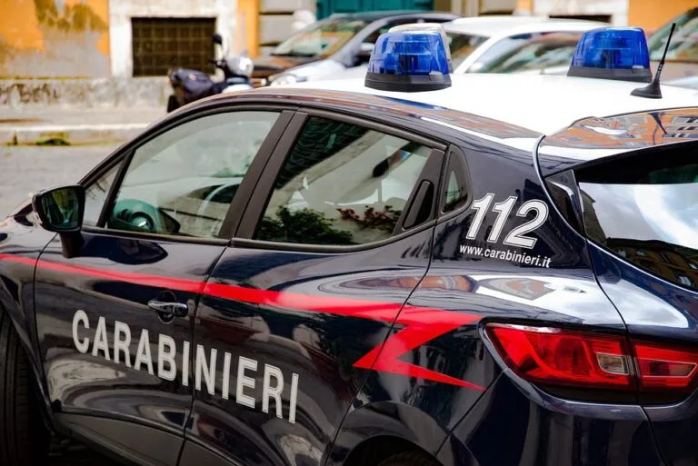 23enne colpito da una bici lanciata dalla balconata sopra i Murazzi: è grave