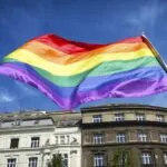 Non vengono riconosciute come mamme dal Comune: coppia arcobaleno fa causa al sindaco di Trofarello