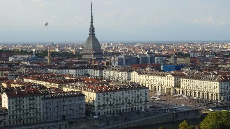 Vittorio Sgarbi contro i Musei Reali di Torino: l’accusa del critico d’arte