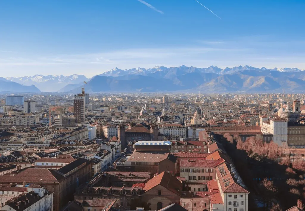 “Torino città di m….”: polemiche per le dichiarazioni della concorrente di Pechino Express