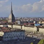 Torino: la protesta di precari e insegnanti davanti al municipio