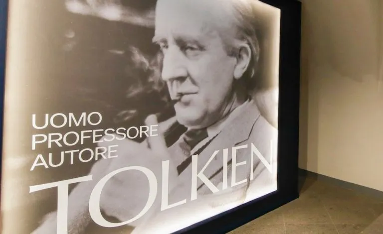 Apre la mostra su Tolkien nella Reggia di Venaria a Torino: l’uomo, il professore, l’autore