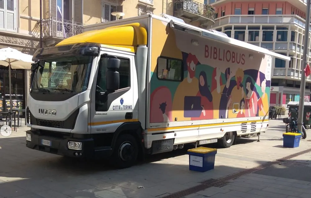 Il servizio di biblioteca mobile a Torino raddoppia: arriva un secondo Bibliobus