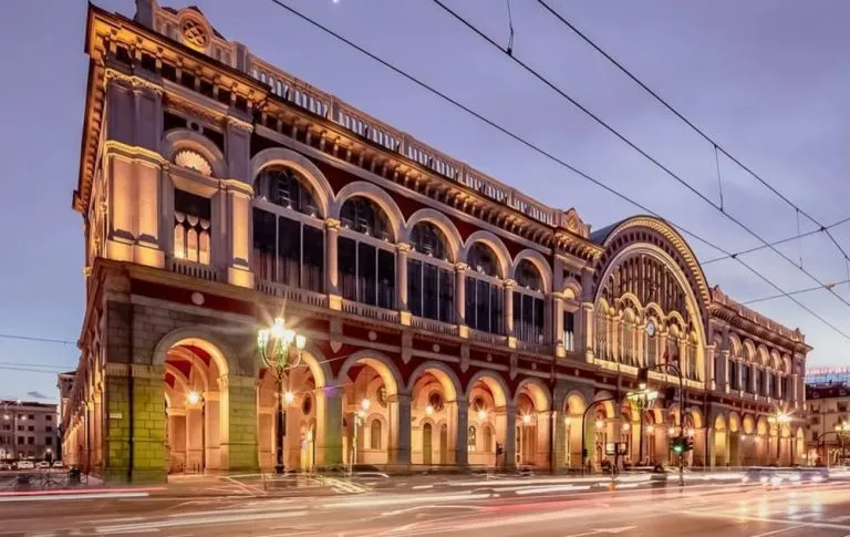 In funzione i tornelli nella stazione di Porta Nuova a Torino: si può accedere solo con il biglietto