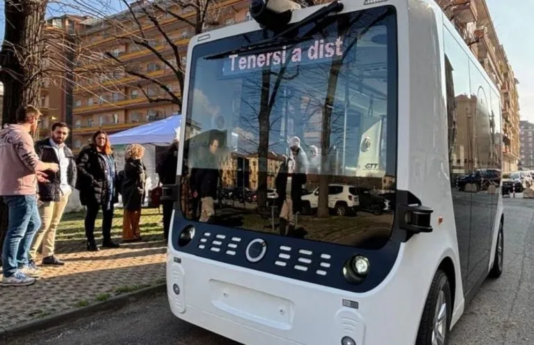 Autobus senza conducente a Torino: in città arriva un veicolo a guida autonoma