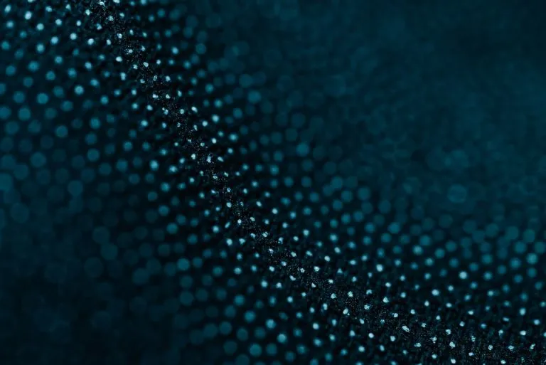 La luce mette in moto un hydrogel intelligente: la ricerca torinese guarda alla medicina di domani